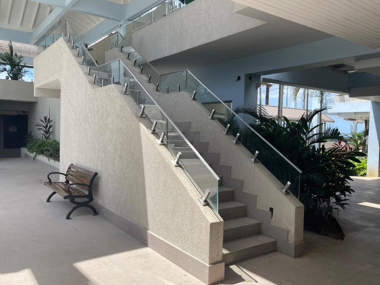 Oceanfront Condo W/ Free Parking + High Speed Wifi Negril Exteriér fotografie